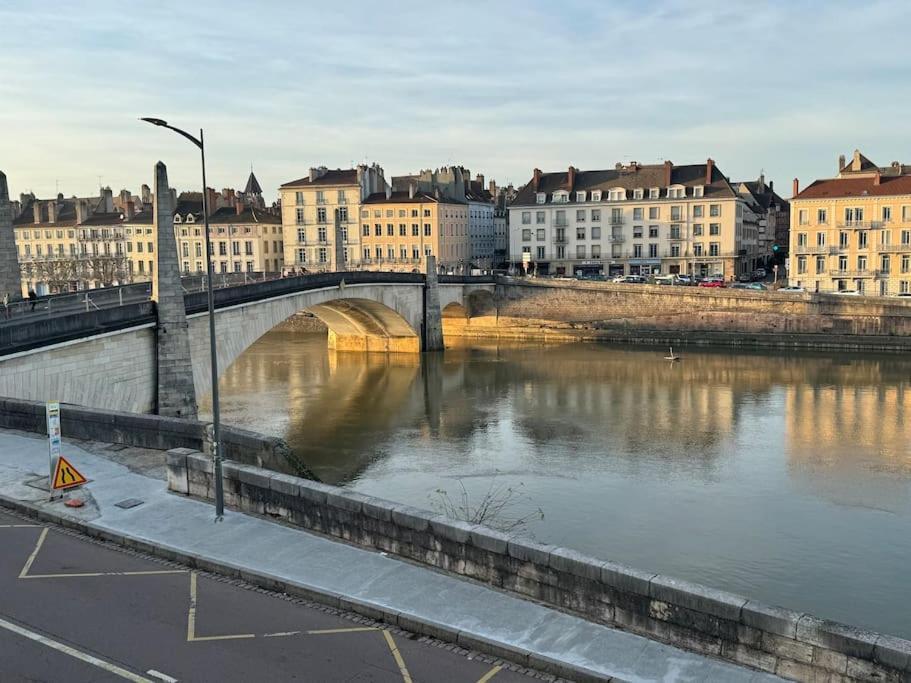 Appartement Avec Magnifique Vue Sur La Saone Et Son Balcon Chalon-sur-Saone Luaran gambar